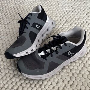 On Cloud - Cloud Runner Women’s Black and Gray Athletic Shoes ☁️